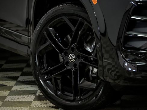 New 2026 Volkswagen Tiguan SE R-Line image 3