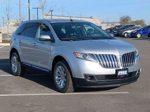 Used 2013 Lincoln MKX image 3