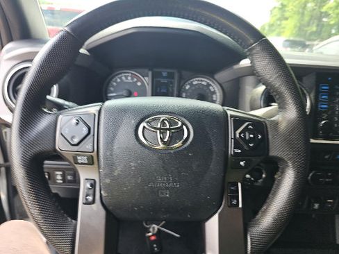 Used 2019 Toyota Tacoma TRD Pro AWD/4WD image 5