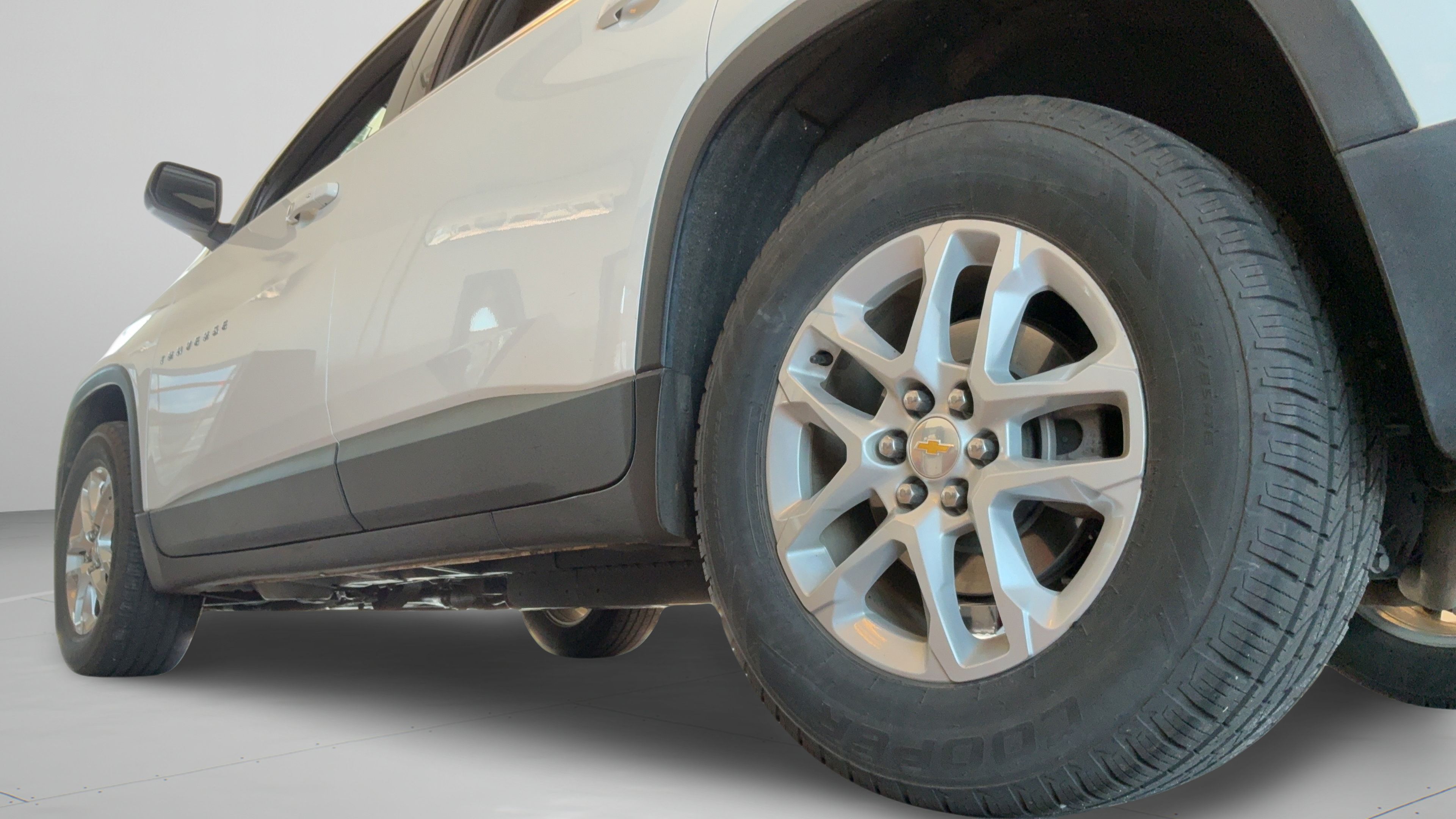 Used 2022 Chevrolet Traverse LS FWD image 46