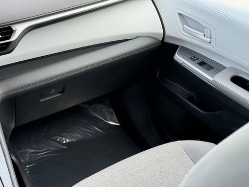 Used 2025 Toyota Sienna LE image 16