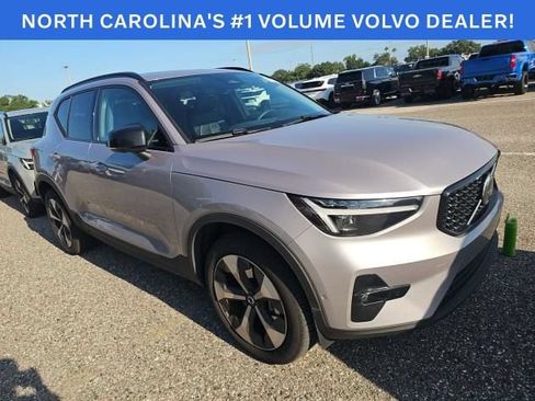 Used 2026 Volvo XC40 B5 Plus AWD/4WD image 1
