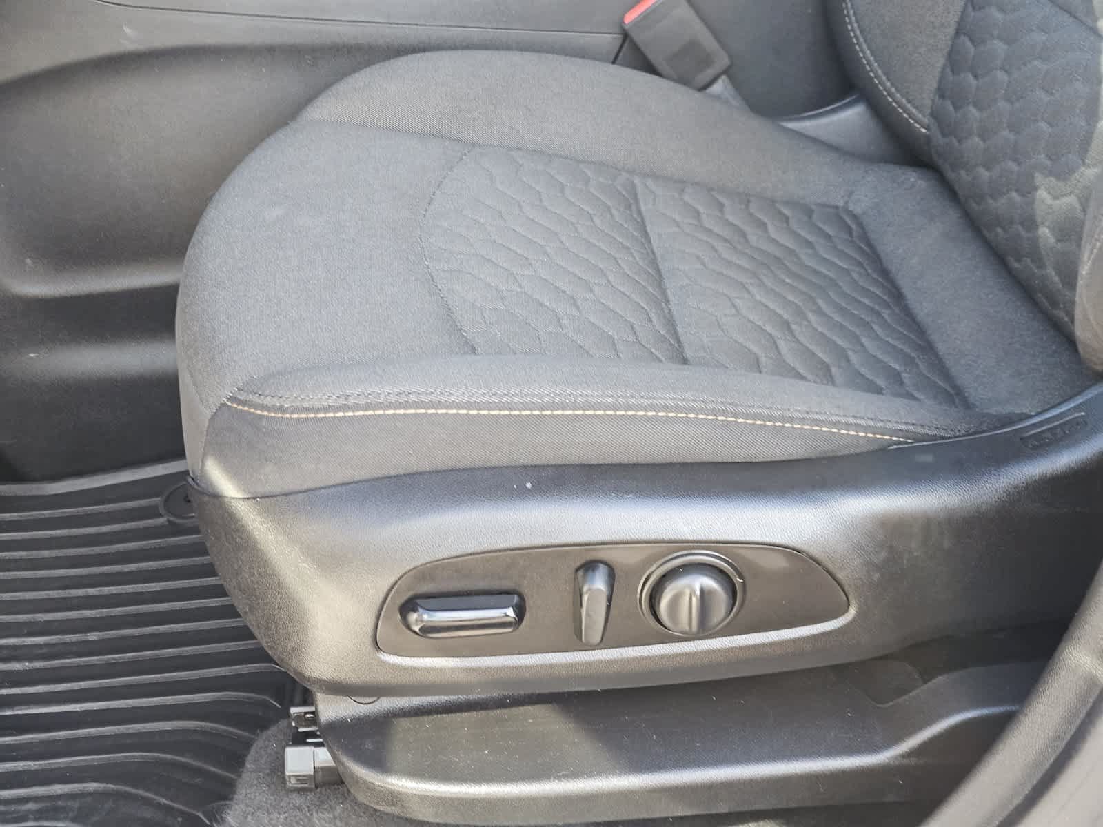 Used 2019 Chevrolet Equinox LT FWD image 22