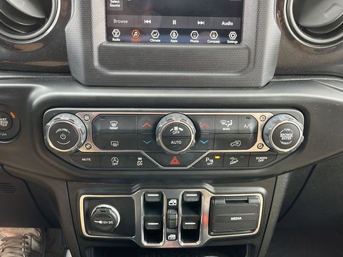 Used 2020 Jeep Wrangler Unlimited Sport image 19