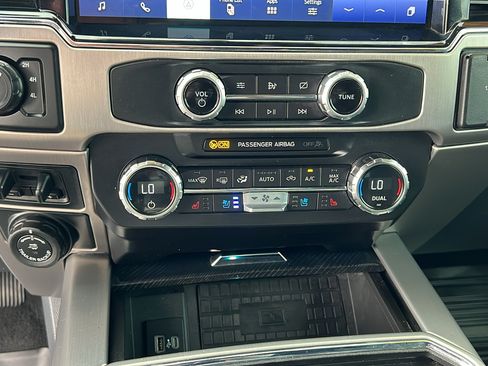Used 2022 Ford F350 Platinum AWD/4WD image 22