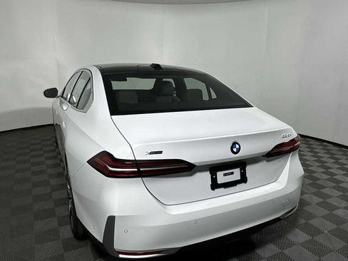 New 2026 BMW 530i xDrive w/ Premium Package image 3