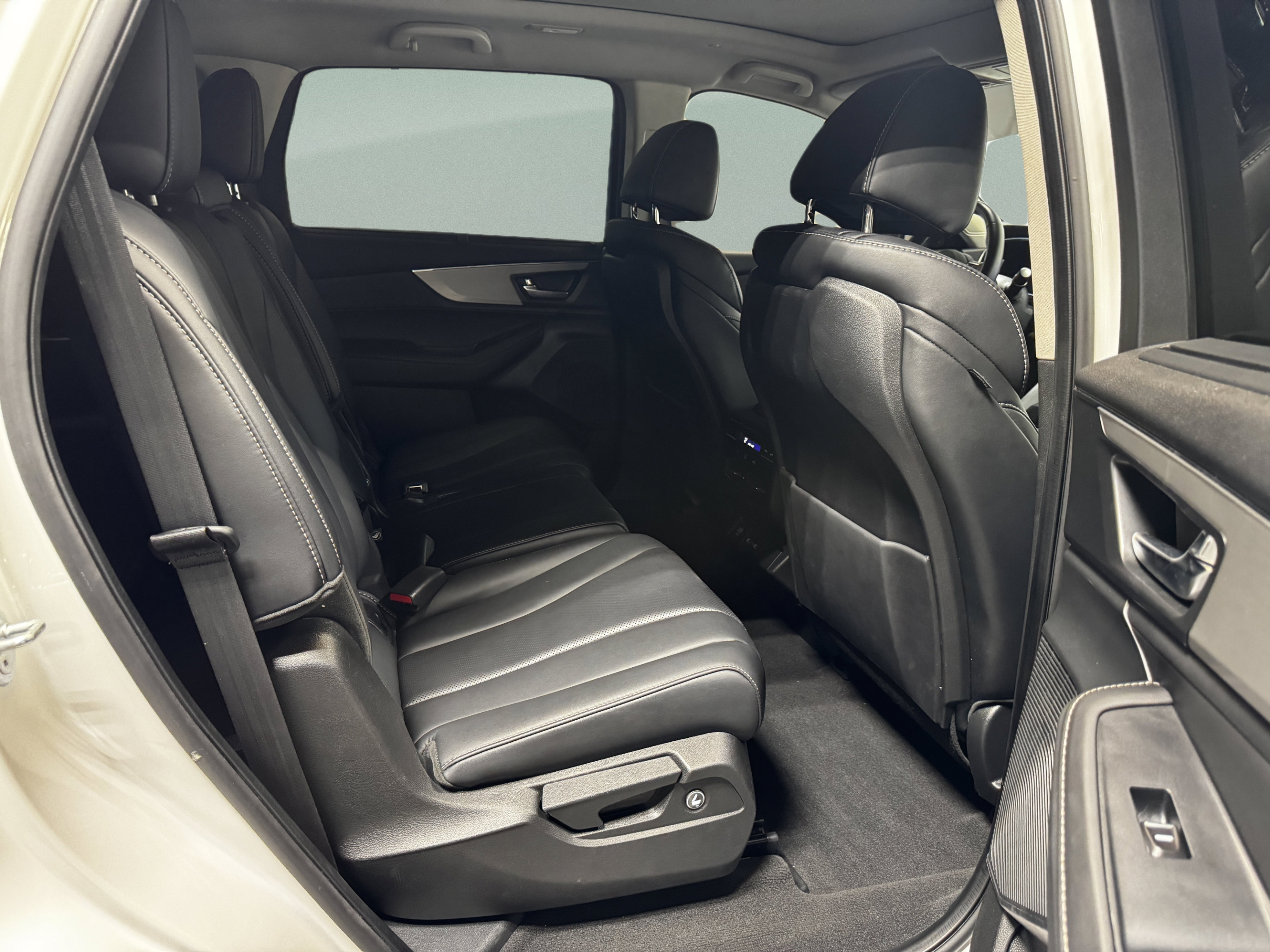 Certified 2024 Acura MDX w/ Technology Package FWD image 33