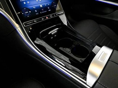 Used 2025 Mercedes-Benz C 300 4MATIC Sedan image 10