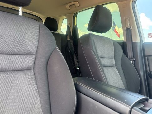Certified 2025 Nissan Rogue SV FWD image 31