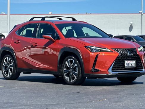 Used 2019 Lexus UX 200 w/ Premium Package image 5