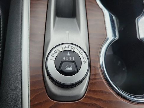 Used 2020 Nissan Pathfinder Platinum image 34