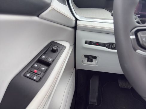 New 2026 Jeep Cherokee Limited image 18