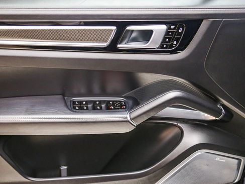 Certified 2020 Porsche Cayenne Turbo AWD/4WD image 30