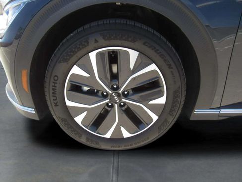 Used 2024 Kia EV6 Light RWD image 3