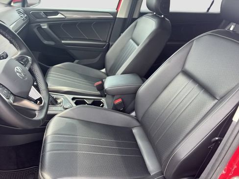 Used 2022 Volkswagen Tiguan SE AWD/4WD image 11