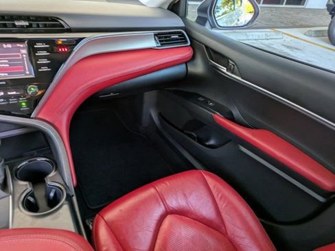 Used 2020 Toyota Camry SE FWD image 14