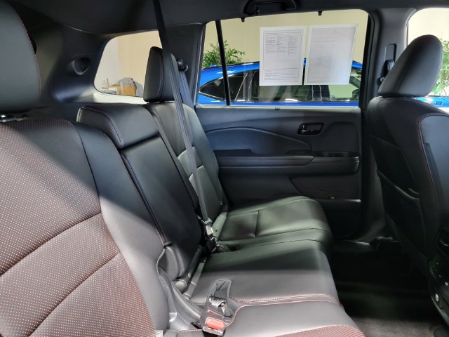 Certified 2025 Honda Passport Black Edition image 14