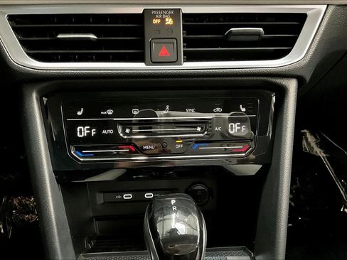 New 2026 Volkswagen Taos SE image 21