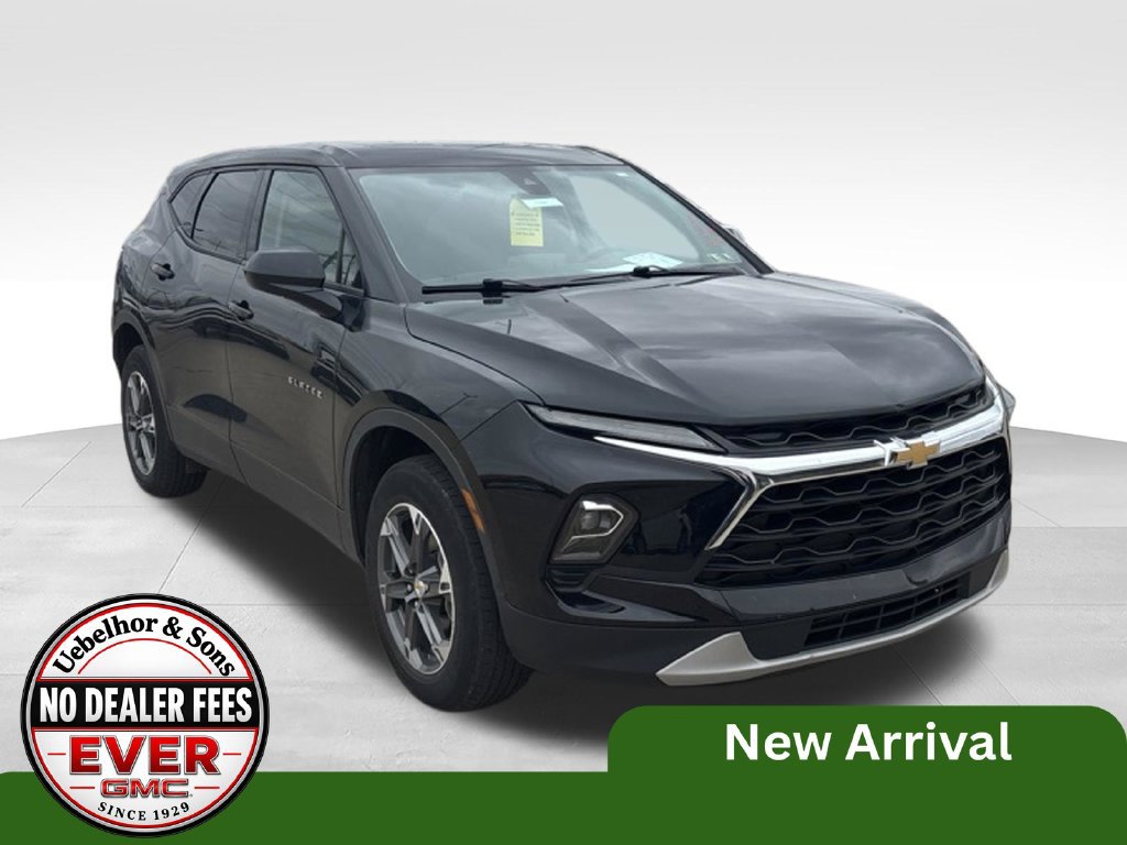 Used 2025 Chevrolet Blazer LT FWD image 3