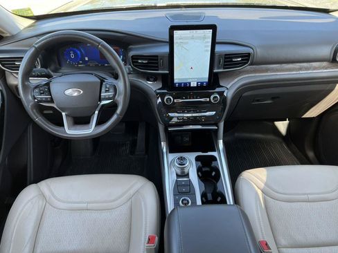 Used 2022 Ford Explorer Platinum w/ Equipment Group 601A AWD/4WD image 14