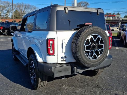 Used 2025 Ford Bronco Outer Banks image 4