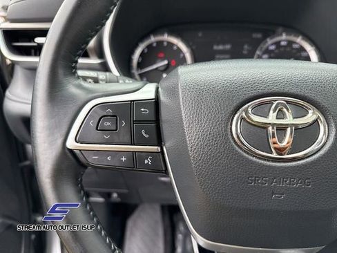Used 2022 Toyota Highlander XLE image 38