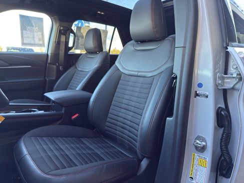 New 2026 Ford Explorer ST-Line w/ ST-Line Street Pack image 16