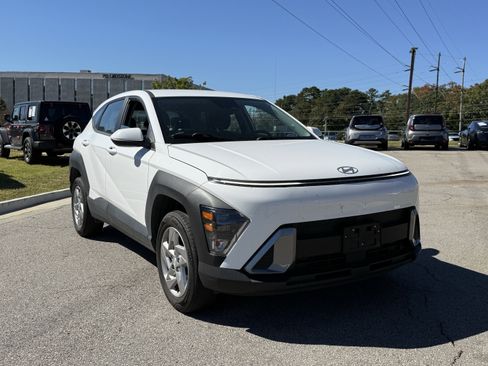 Used 2024 Hyundai Kona SE image 7
