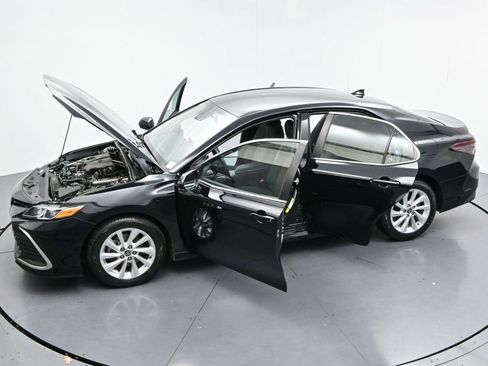 Used 2022 Toyota Camry LE FWD image 37