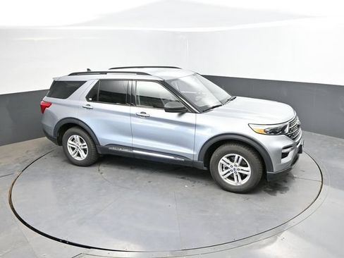 Used 2024 Ford Explorer XLT w/ Equipment Group 202A AWD/4WD image 38