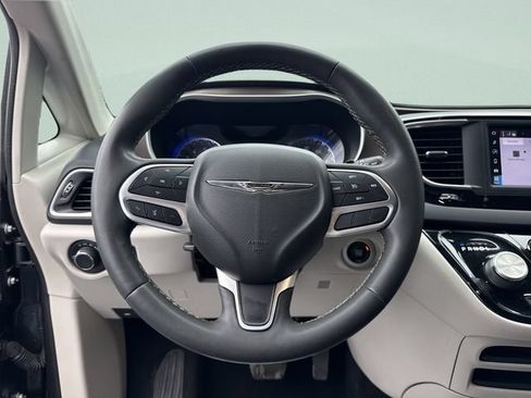 Used 2022 Chrysler Voyager LX FWD image 47