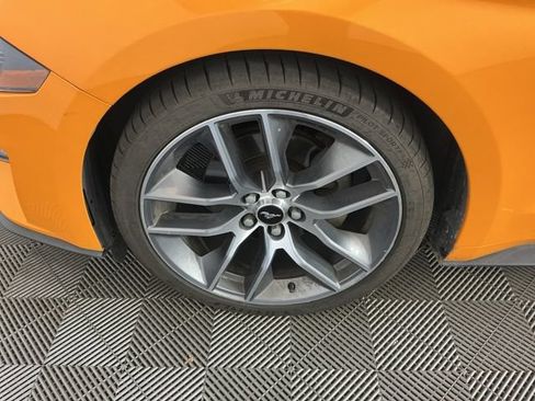 Used 2018 Ford Mustang Coupe w/ Equipment Group 101A RWD image 9