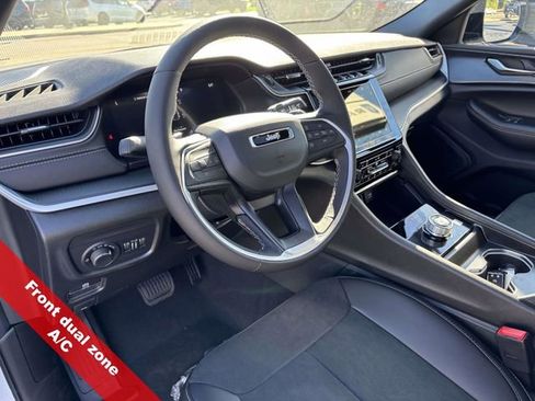 New 2025 Jeep Grand Cherokee Altitude image 15