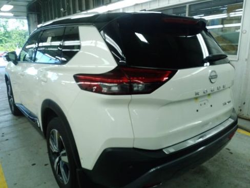 Certified 2023 Nissan Rogue SL w/ SL Premium Package AWD/4WD image 3