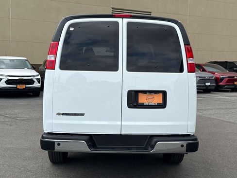 Used 2025 Chevrolet Express 3500 LT w/ LT Preferred Equipment Group RWD image 4