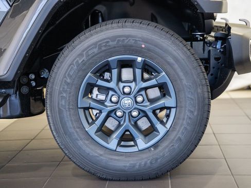 New 2026 Jeep Gladiator Sport AWD/4WD image 17