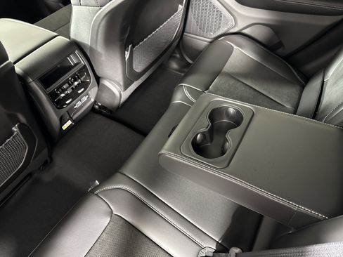 New 2025 Jeep Grand Cherokee Altitude image 21