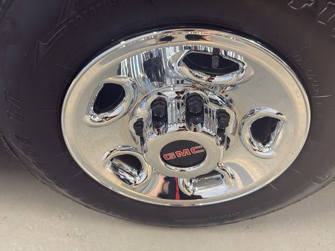 Used 2020 GMC Savana 2500 w/ Driver Convenience Package image 29