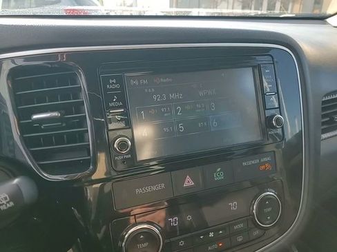 Used 2018 Mitsubishi Outlander ES image 19