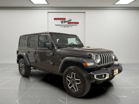Used 2025 Jeep Wrangler Unlimited Sahara AWD/4WD image 7