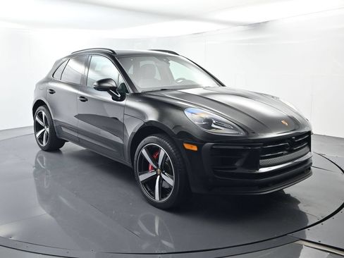 Certified 2023 Porsche Macan S AWD/4WD image 17