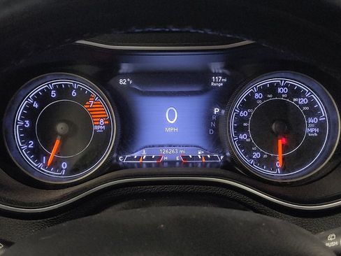 Used 2019 Jeep Cherokee Trailhawk AWD/4WD image 23