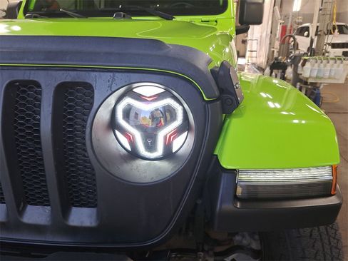 Used 2021 Jeep Wrangler Unlimited Sahara w/ Uconnect 4C Nav & Sound Group image 28