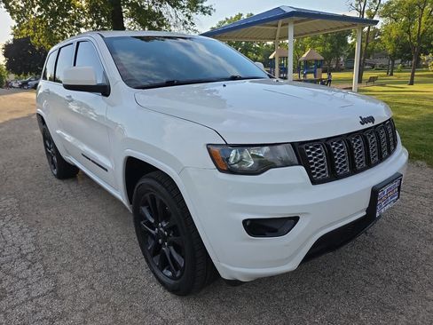 Used 2019 Jeep Grand Cherokee Altitude AWD/4WD image 5