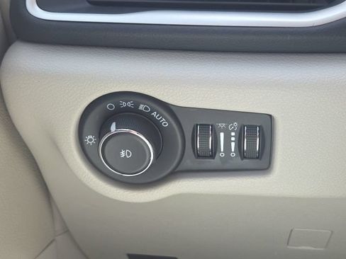 Used 2023 Chrysler Pacifica Touring-L FWD image 30