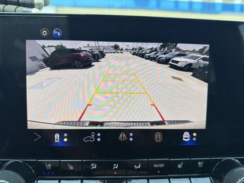 Used 2025 Chevrolet Colorado ZR2 w/ Technology Package AWD/4WD image 19