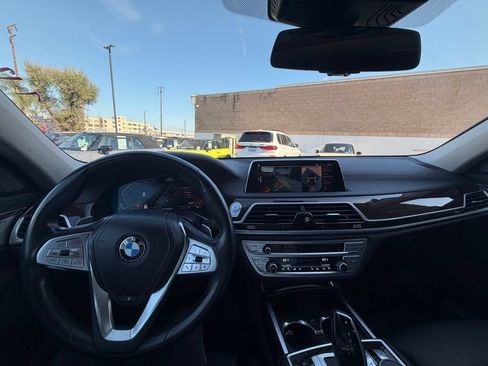 Used 2022 BMW 750i xDrive AWD/4WD image 22