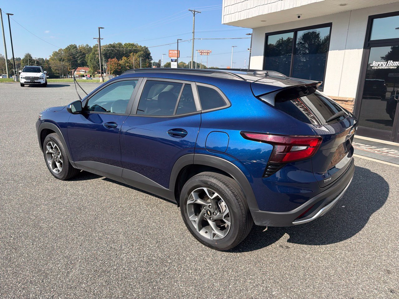 Used 2024 Chevrolet Trax LT FWD image 7