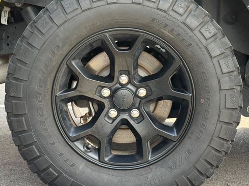 Used 2023 Jeep Wrangler Sport AWD/4WD image 25