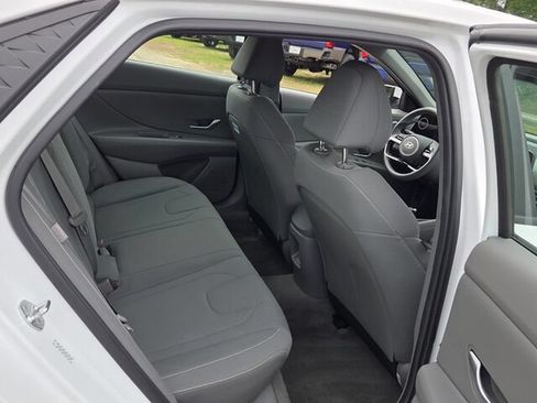 Used 2024 Hyundai Elantra SEL FWD image 15